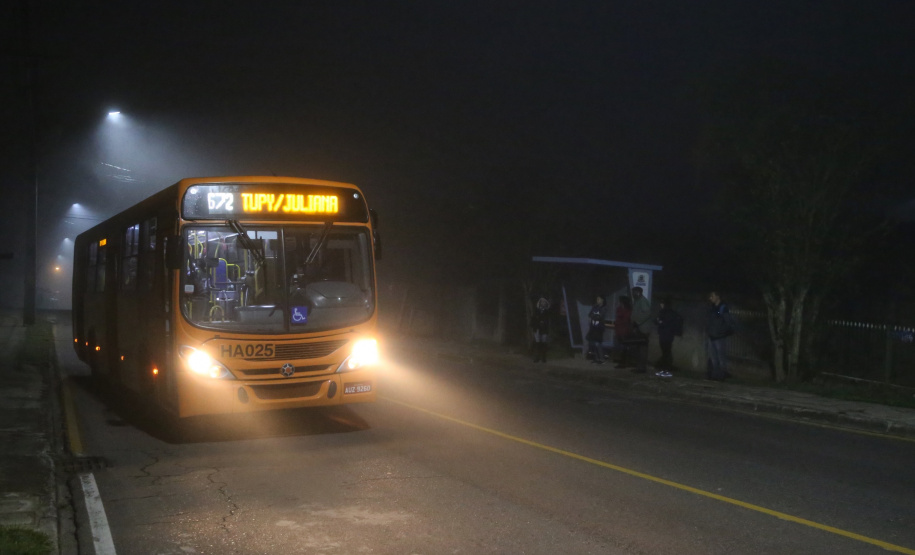 Os moradores de Araucária ganharam uma nova ligação de ônibus com Curitiba. Atendendo a uma reivindicação antiga dos moradores, a linha Vila Juliana foi estendida até o bairro Campina da Barra, na cidade da região metropolitana. Foto: José Fernando Ogura/ANPr