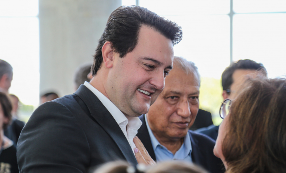 O governador Carlos Massa Ratinho Junior assina nesta quarta-feira (31), no Palácio Iguaçu, em Curitiba, convênio com o Consórcio Paraná Saúde para repasse de recursos destinados à compra de medicamentos. Os medicamentos são para a Farmácia Paraná, que faz parte do sistema público de saúde e atende gratuitamente a população pelo SUS. Curitiba, 31/07/2019 -Foto: Geraldo Bubniak/ANPr