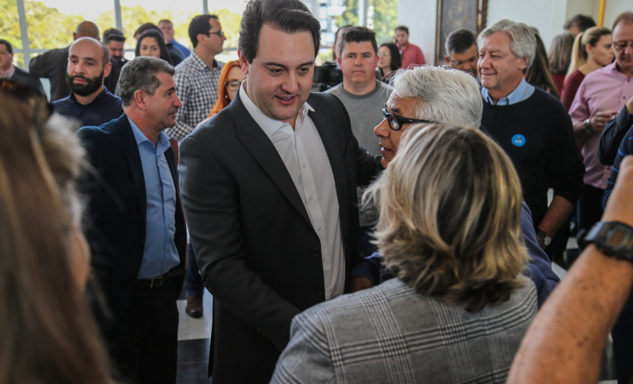 O governador Carlos Massa Ratinho Junior assina nesta quarta-feira (31), no Palácio Iguaçu, em Curitiba, convênio com o Consórcio Paraná Saúde para repasse de recursos destinados à compra de medicamentos. Os medicamentos são para a Farmácia Paraná, que faz parte do sistema público de saúde e atende gratuitamente a população pelo SUS. Curitiba, 31/07/2019 -Foto: Geraldo Bubniak/ANPr