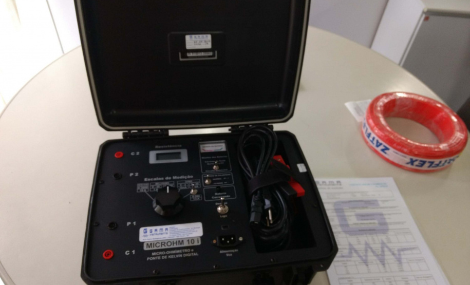 Aparelho Microhmímetro doado pelo SINDICEL ao IPEM-PR. Foto: IPEM