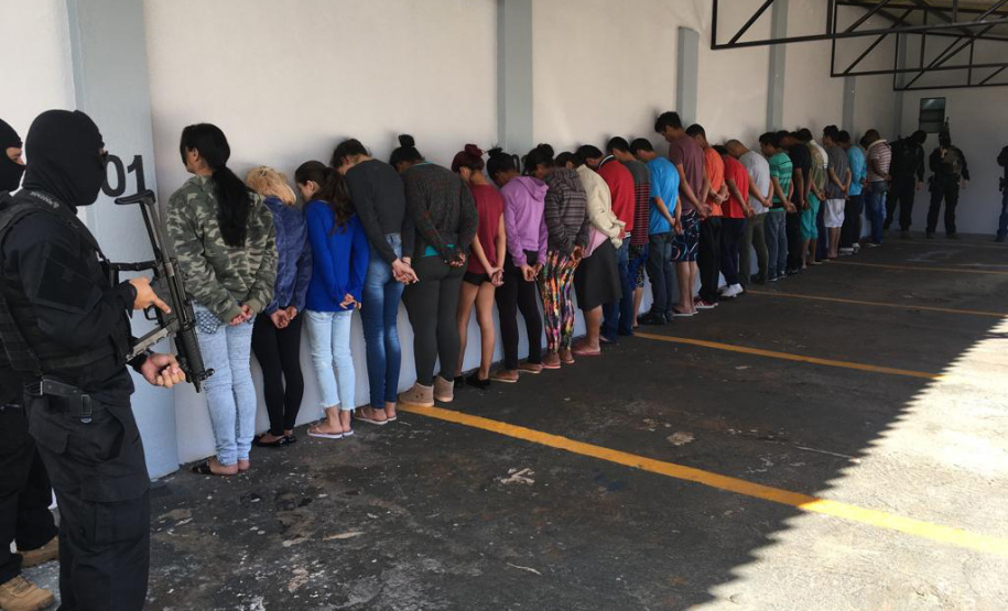 A Polícia Civil do Paraná (PCPR), o Ministério Público e a Polícia Militar iniciaram uma operação contra associação criminosa envolvida com o tráfico de drogas nas cidades de Ubiratã, Juranda e Campina da Lagoa. Policiais estão nas ruas desde as primeiras horas da manhã desta quinta-feira (1) para cumprir 80 mandados judiciais. Foto: Divulgação/PCPR