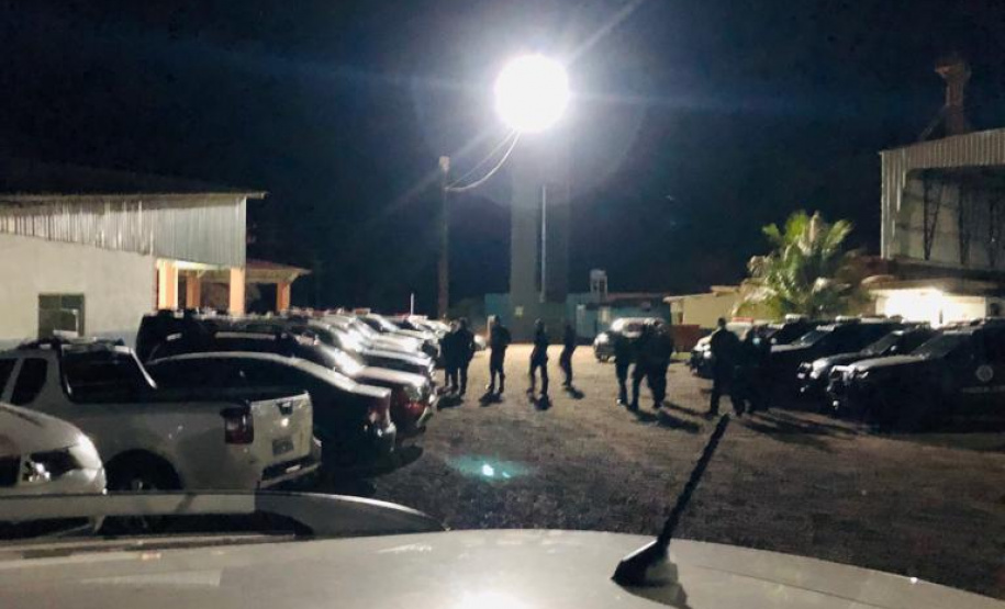 A Polícia Civil do Paraná (PCPR), o Ministério Público e a Polícia Militar iniciaram uma operação contra associação criminosa envolvida com o tráfico de drogas nas cidades de Ubiratã, Juranda e Campina da Lagoa. Policiais estão nas ruas desde as primeiras horas da manhã desta quinta-feira (1) para cumprir 80 mandados judiciais. Foto: Divulgação/PCPR