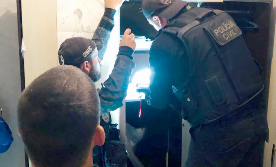 A Polícia Civil do Paraná (PCPR), o Ministério Público e a Polícia Militar iniciaram uma operação contra associação criminosa envolvida com o tráfico de drogas nas cidades de Ubiratã, Juranda e Campina da Lagoa. Policiais estão nas ruas desde as primeiras horas da manhã desta quinta-feira (1) para cumprir 80 mandados judiciais. Foto: Divulgação/PCPR