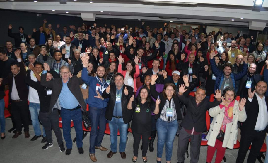 A gestão de resíduos sólidos e aplicação da logística reversa no Paraná foram temas da reunião realizada pela Secretaria de Estado do Desenvolvimento Sustentável e do Turismo, na quarta-feira (31), no Palácio das Araucárias, em Curitiba