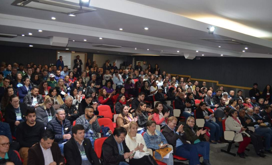 A gestão de resíduos sólidos e aplicação da logística reversa no Paraná foram temas da reunião realizada pela Secretaria de Estado do Desenvolvimento Sustentável e do Turismo, na quarta-feira (31), no Palácio das Araucárias, em Curitiba