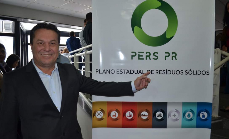 A gestão de resíduos sólidos e aplicação da logística reversa no Paraná foram temas da reunião realizada pela Secretaria de Estado do Desenvolvimento Sustentável e do Turismo, na quarta-feira (31), no Palácio das Araucárias, em Curitiba