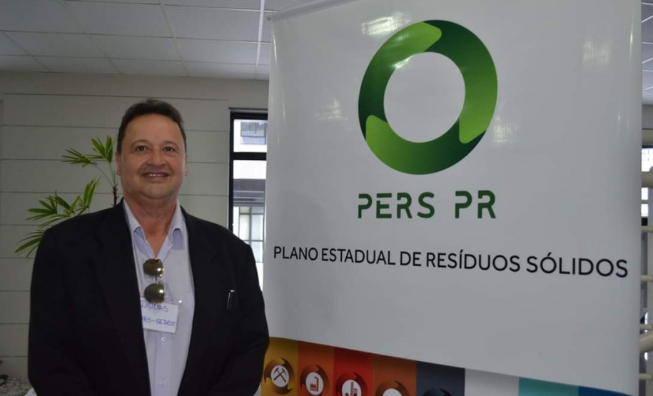 A gestão de resíduos sólidos e aplicação da logística reversa no Paraná foram temas da reunião realizada pela Secretaria de Estado do Desenvolvimento Sustentável e do Turismo, na quarta-feira (31), no Palácio das Araucárias, em Curitiba