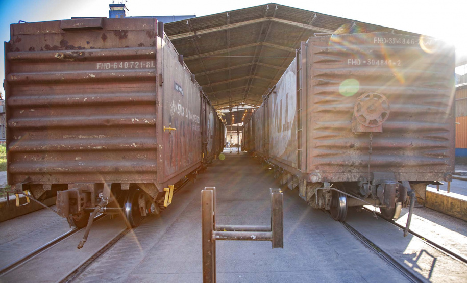 A quantidade de vagões com Carga Geral e granéis sólidos para exportação (grãos, farelo e açúcar) que descarregaram foi a maior já registrada no Porto de Paranaguá, em um único mês. Foram 18.776 vagões recebidos em julho, 333 a mais que a marca anterior, registrada em maio de 2018. Foto: Claudio Neves/Portos do Paraná