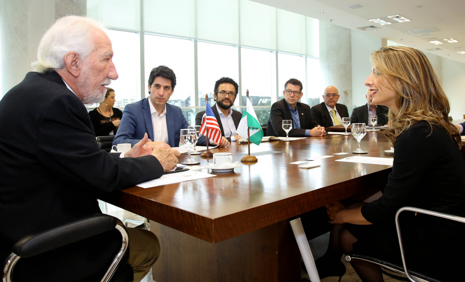 O vice-governador Darci Piana se reuniu nesta sexta-feira (2), no Palácio Iguaçu, com representantes da Corporação de Investimento Privado no Exterior (OPIC, da sigla em inglês) com interesse em investir em projetos do Estado