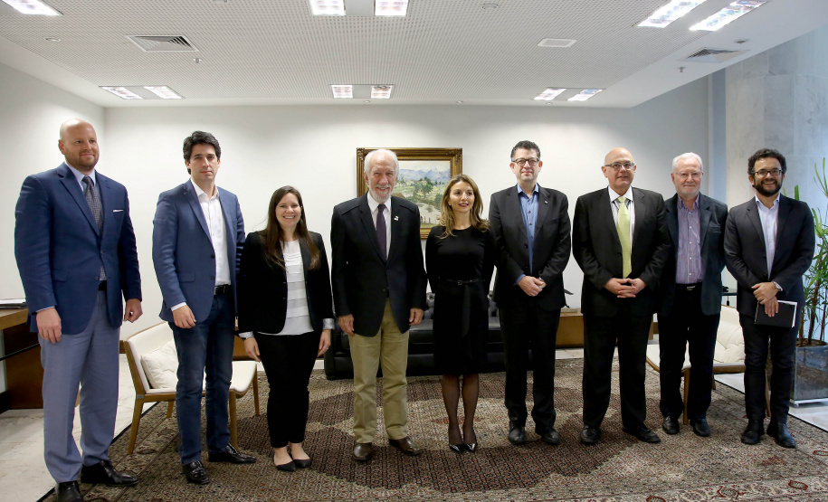 O vice-governador Darci Piana se reuniu nesta sexta-feira (2), no Palácio Iguaçu, com representantes da Corporação de Investimento Privado no Exterior (OPIC, da sigla em inglês) com interesse em investir em projetos do Estado