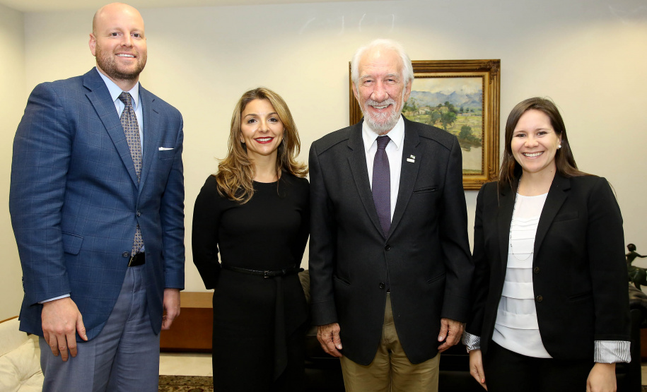 O vice-governador Darci Piana se reuniu nesta sexta-feira (2), no Palácio Iguaçu, com representantes da Corporação de Investimento Privado no Exterior (OPIC, da sigla em inglês) com interesse em investir em projetos do Estado