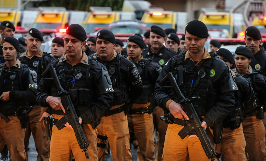 A Polícia Militar do Paraná (PM-PR) iniciou uma mega-operação (Operação 100) em Curitiba e Região Metropolitana nesta sexta-feira (2). São 165 viaturas, 550 policiais militares de todos os batalhões espalhados pelos municípios com auxílio de motocicletas, cães, cavalos e helicóptero. Curitiba, 02/08/2019 - Foto: Geraldo Bubniak/ANPr