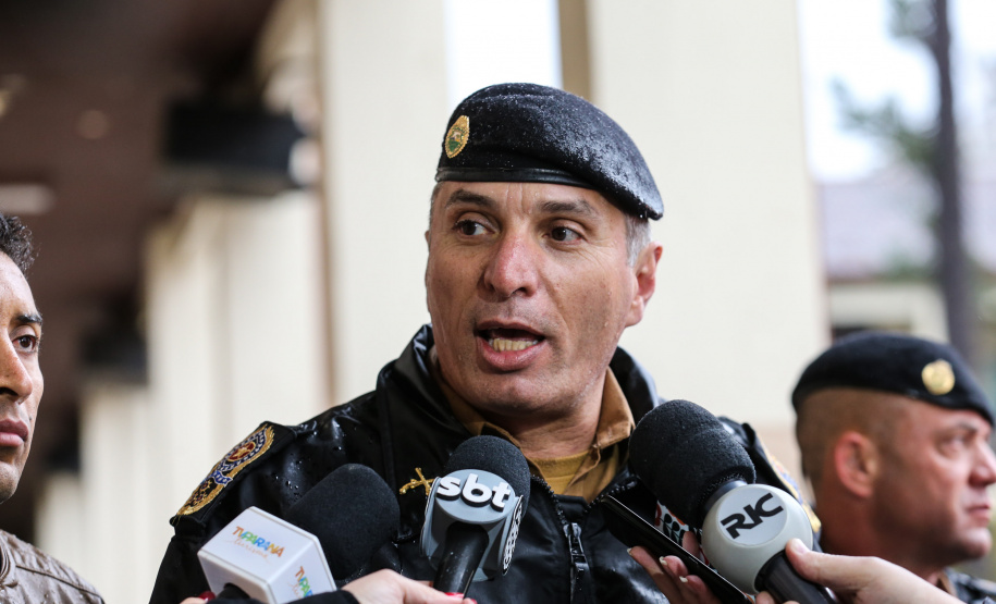 A Polícia Militar do Paraná (PM-PR) iniciou uma mega-operação (Operação 100) em Curitiba e Região Metropolitana nesta sexta-feira (2). São 165 viaturas, 550 policiais militares de todos os batalhões espalhados pelos municípios com auxílio de motocicletas, cães, cavalos e helicóptero. Curitiba, 02/08/2019 - Foto: Geraldo Bubniak/ANPr