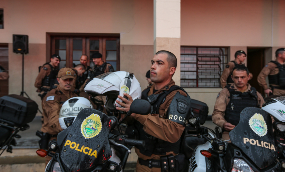 A Polícia Militar do Paraná (PM-PR) iniciou uma mega-operação (Operação 100) em Curitiba e Região Metropolitana nesta sexta-feira (2). São 165 viaturas, 550 policiais militares de todos os batalhões espalhados pelos municípios com auxílio de motocicletas, cães, cavalos e helicóptero. Curitiba, 02/08/2019 - Foto: Geraldo Bubniak/ANPr