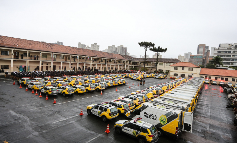 A Polícia Militar do Paraná (PM-PR) iniciou uma mega-operação (Operação 100) em Curitiba e Região Metropolitana nesta sexta-feira (2). São 165 viaturas, 550 policiais militares de todos os batalhões espalhados pelos municípios com auxílio de motocicletas, cães, cavalos e helicóptero. Curitiba, 02/08/2019 - Foto: Geraldo Bubniak/ANPr
