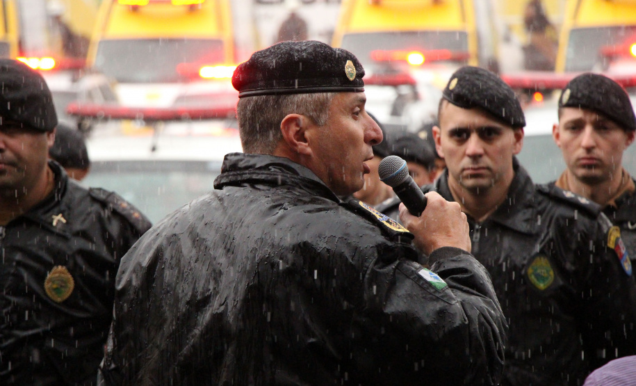 02-08-2019 Polícia Militar deflagra Operação 100 com mais de 500 policiais e 165 viaturas em Curitiba Curitiba, 02 de agosto de 2019. Polícia Militar deflagra Operação 100 com mais de 500 policiais e 165 viaturas em Curitiba. Foto: Cel. QOPM Péricles de Matos, Comandante-Geral da PMPR, falando com a tropa durante o lançamento da Operação.