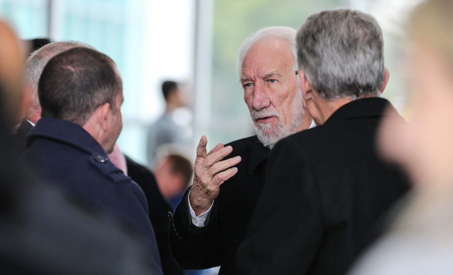 O governador Carlos Massa Ratinho Junior assina nesta segunda-feira (05), promoções e progressões da Administração Indireta: DETRAN, ADAPAR, IAPAR, EMATER, PGE, CRE, AGEPAR e Advogados do Estado. O ato acontece no Palácio Iguaçu.Curitiba, 05/08/2019