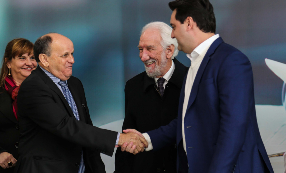 O governador Carlos Massa Ratinho Junior assina nesta segunda-feira (05), promoções e progressões da Administração Indireta: DETRAN, ADAPAR, IAPAR, EMATER, PGE, CRE, AGEPAR e Advogados do Estado. O ato acontece no Palácio Iguaçu.Curitiba, 05/08/2019