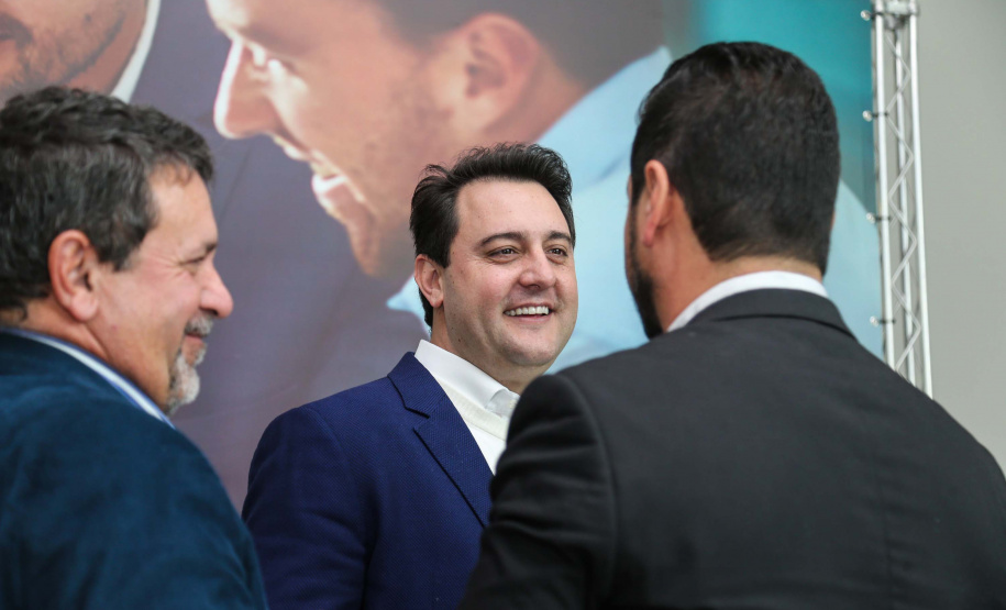 O governador Carlos Massa Ratinho Junior assina nesta segunda-feira (05), promoções e progressões da Administração Indireta: DETRAN, ADAPAR, IAPAR, EMATER, PGE, CRE, AGEPAR e Advogados do Estado. O ato acontece no Palácio Iguaçu.Curitiba, 05/08/2019