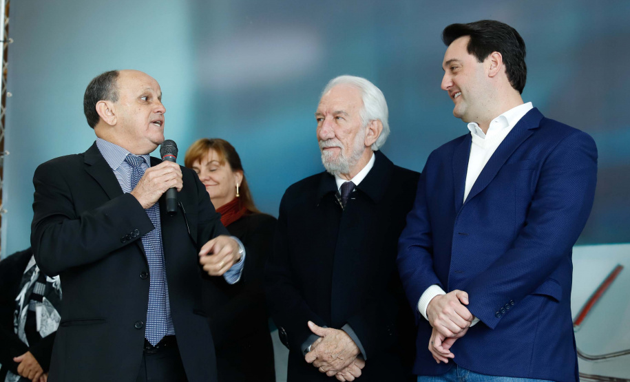 O governador Carlos Massa Ratinho Junior assina nesta segunda-feira (05), promoções e progressões da Administração Indireta: DETRAN, ADAPAR, IAPAR, EMATER, PGE, CRE, AGEPAR e Advogados do Estado. O ato acontece no Palácio Iguaçu.Curitiba, 05/08/2019