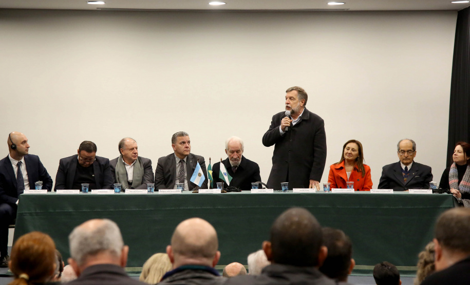 O senador Flávio Arns disse que o exemplo do Paraná pode inspirar uma discussão sobre os ODS em nível nacional, além de facilitar a aproximação do Brasil com a OCDE, uma vez que o Governo Federal ainda pleiteia o ingresso no clube dos 36 países mais desenvolvidos do mundo