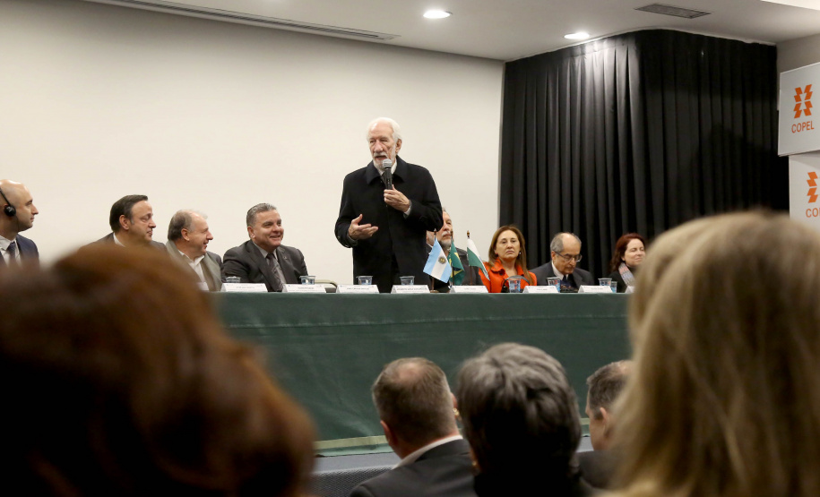 O Governo do Paraná e a Organização para Cooperação e Desenvolvimento Econômico (OCDE), organização internacional de 36 países, começaram a trabalhar em conjunto nesta segunda-feira (5) para acelerar a implementação dos 17 Objetivos de Desenvolvimento Sustentável (ODS) propostos pela Organização das Nações Unidas (ONU) para a Agenda 2030. O vice-governador Darci Piana disse que o Governo estrutura todo o seu planejamento em função dos ODS.