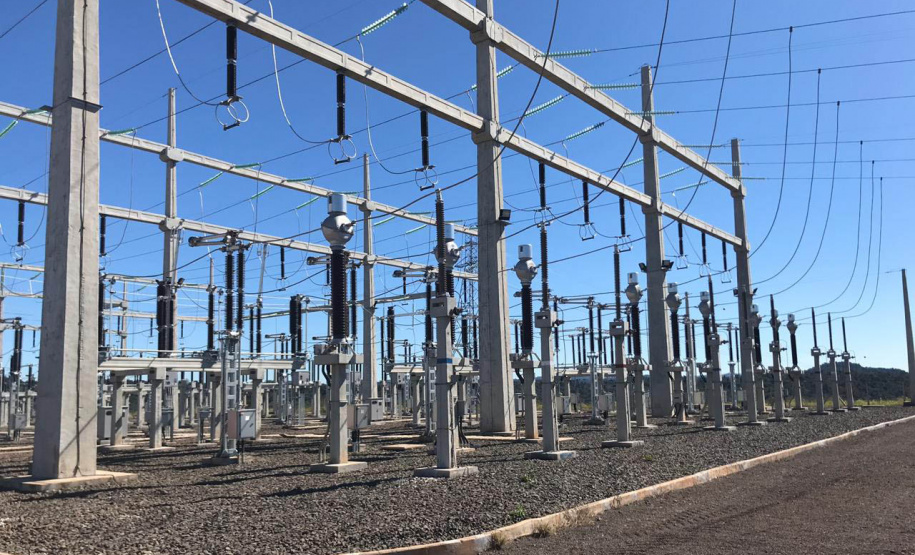 Para atender à demanda por energia elétrica de indústrias, estabelecimentos comerciais, imóveis rurais e residências do Sudoeste do Paraná, o sistema elétrico da região ganhou neste domingo (04) um importante reforço. Entrou em operação comercial a Linha de Transmissão (LT) 230kV Baixo Iguaçu – Realeza Sul, mais as obras de ampliação da subestação (SE) Realeza Sul e construção da subestação do Baixo Iguaçu. Foto: Divulgação/Copel
