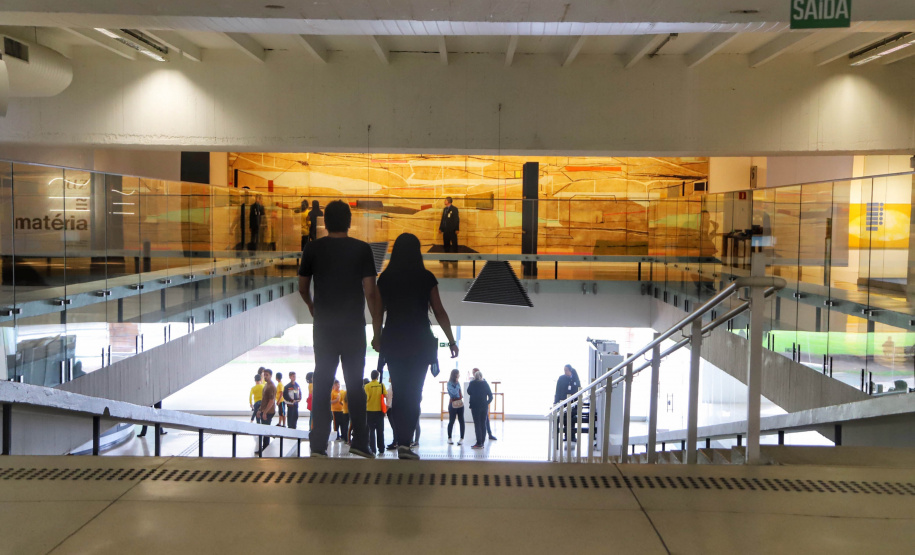 Esta é a última semana para visitar as exposições “Ivens Machado - Mestre de Obras” e “Experimentando Le Corbusier” no Museu Oscar Niemeyer. As duas ficam em cartaz até domingo, 11 de agosto. Foto: José Fernando Ogura/ANPr