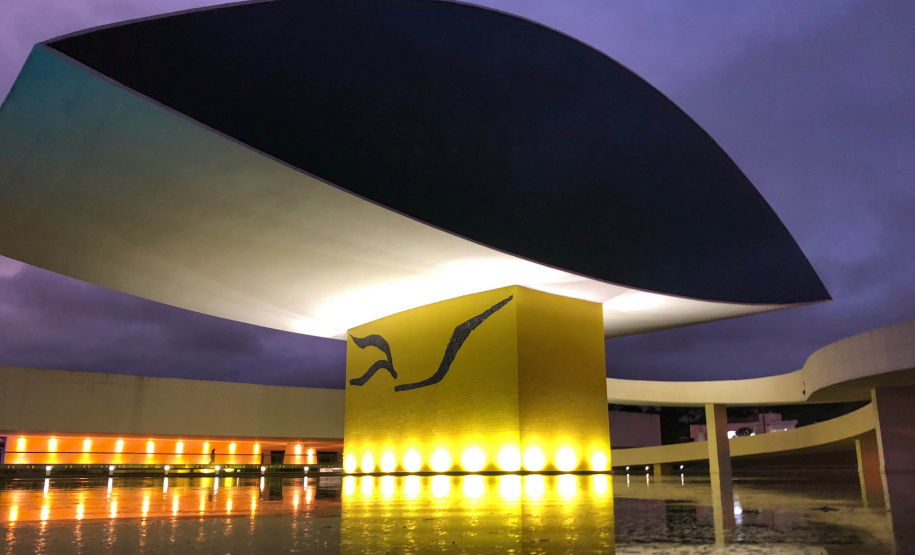 Esta é a última semana para visitar as exposições “Ivens Machado - Mestre de Obras” e “Experimentando Le Corbusier” no Museu Oscar Niemeyer. As duas ficam em cartaz até domingo, 11 de agosto. Foto: José Fernando Ogura/ANPr