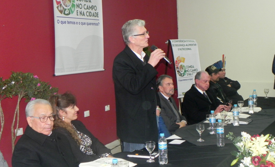 Cerca de 300 pessoas estão reunidas desde esta segunda-feira (05) em Curitiba na V Conferência Estadual de Segurança Alimentar e Nutricional. O evento, com o tema Comida no Campo e na Cidade: o que Temos e o que Queremos?, tem como proposta ampliar e fortalecer os compromissos para a promoção da soberania alimentar e do direito humano à alimentação adequada. Foto: Divulgação/SEAB