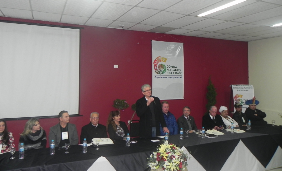 Cerca de 300 pessoas estão reunidas desde esta segunda-feira (05) em Curitiba na V Conferência Estadual de Segurança Alimentar e Nutricional. O evento, com o tema Comida no Campo e na Cidade: o que Temos e o que Queremos?, tem como proposta ampliar e fortalecer os compromissos para a promoção da soberania alimentar e do direito humano à alimentação adequada. Foto: Divulgação/SEAB