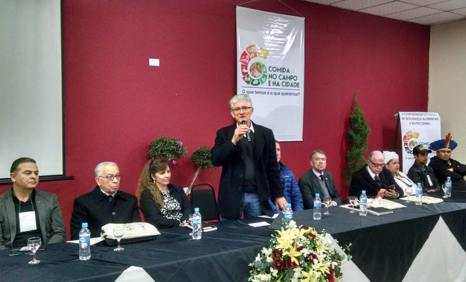 Cerca de 300 pessoas estão reunidas desde esta segunda-feira (05) em Curitiba na V Conferência Estadual de Segurança Alimentar e Nutricional. O evento, com o tema Comida no Campo e na Cidade: o que Temos e o que Queremos?, tem como proposta ampliar e fortalecer os compromissos para a promoção da soberania alimentar e do direito humano à alimentação adequada. Foto: Divulgação/SEAB