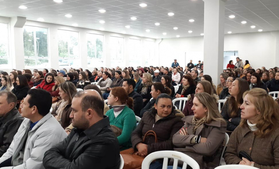 O primeiro Workshop do projeto PlanificaSUS – Planificação da Atenção à Saúde”começou hoje (05) e segue até amanhã (06), em Irati, reunindo cerca de 800 profissionais da saúde que atuam nos nove municípios da região.
Foto: Divulgação/SESA