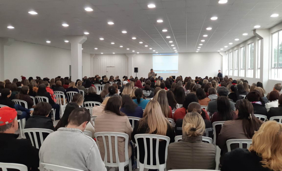 O primeiro Workshop do projeto PlanificaSUS – Planificação da Atenção à Saúde”começou hoje (05) e segue até amanhã (06), em Irati, reunindo cerca de 800 profissionais da saúde que atuam nos nove municípios da região.
Foto: Divulgação/SESA