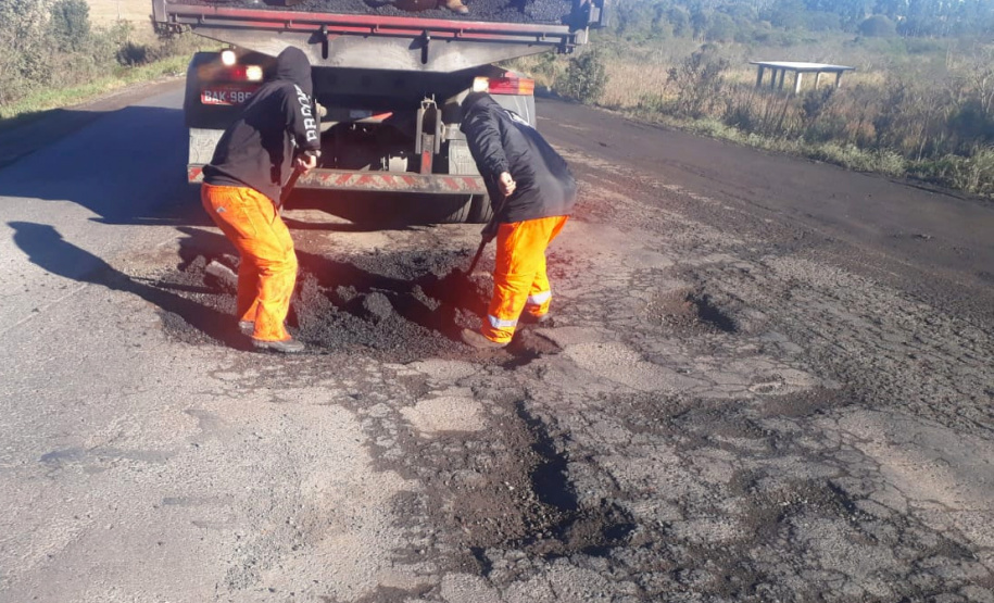 O Departamento de Estradas de Rodagem (DER-PR) finalizou na sexta-feira os trabalhos de recuperação de um trecho de 63 quilômetros da PR-280, entre Palmas e o acesso à BR-153, no município de General Carneiro, no Sul do Estado. A rodovia recebeu investimentos de R$ 882 mil de recursos próprios do GovernFoto:DER