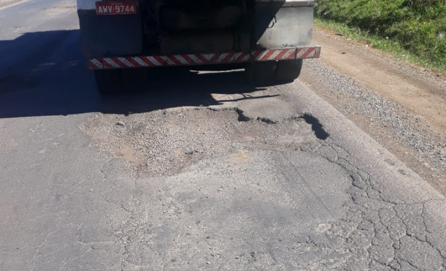 O Departamento de Estradas de Rodagem (DER-PR) finalizou na sexta-feira os trabalhos de recuperação de um trecho de 63 quilômetros da PR-280, entre Palmas e o acesso à BR-153, no município de General Carneiro, no Sul do Estado. A rodovia recebeu investimentos de R$ 882 mil de recursos próprios do GovernFoto:DER