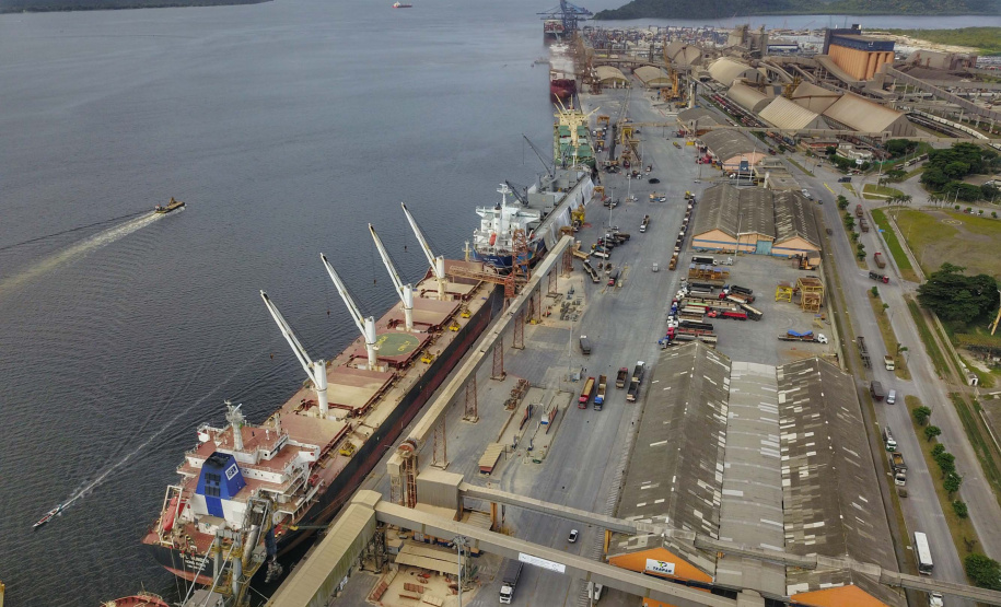 A empresa pública Portos do Paraná lançou nesta terça-feira (6) um novo portal de informações na internet. A página portosdoparana.pr.gov.br ficou mais moderna, com melhorias que facilitam a navegação, interatividade e o acesso à informação. As mudanças focam nos diferentes públicos envolvidos na atividade portuária. Foto: José Fernando Ogura/ANPr