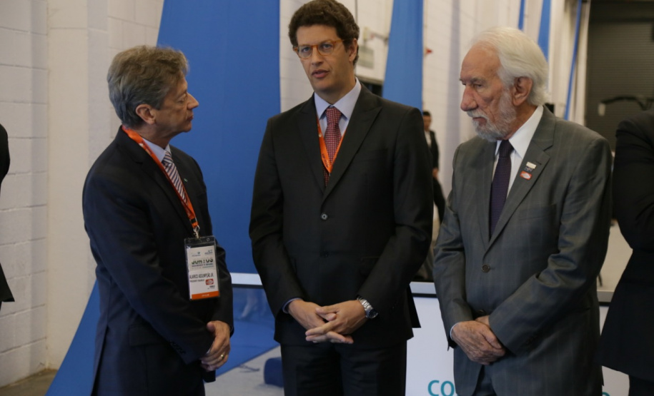 O vice-governador Darci Piana participou nesta terça-feira (8), em São Paulo, da abertura do 29º Congresso e ExpoFenabrave, o maior evento do segmento de distribuição de veículos da América Latina e o segundo maior do mundo. A feira, promovida pela Federação Nacional da Distribuição de Veículos Automotores (Fenabrave), contou com a presença do presidente Jair Bolsonaro. Foto: Divulgação/Vice-governadoria