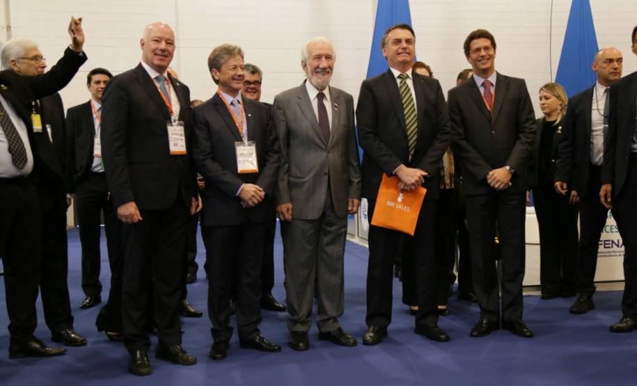 O vice-governador Darci Piana participou nesta terça-feira (8), em São Paulo, da abertura do 29º Congresso e ExpoFenabrave, o maior evento do segmento de distribuição de veículos da América Latina e o segundo maior do mundo. A feira, promovida pela Federação Nacional da Distribuição de Veículos Automotores (Fenabrave), contou com a presença do presidente Jair Bolsonaro. Foto: Divulgação/Vice-governadoria