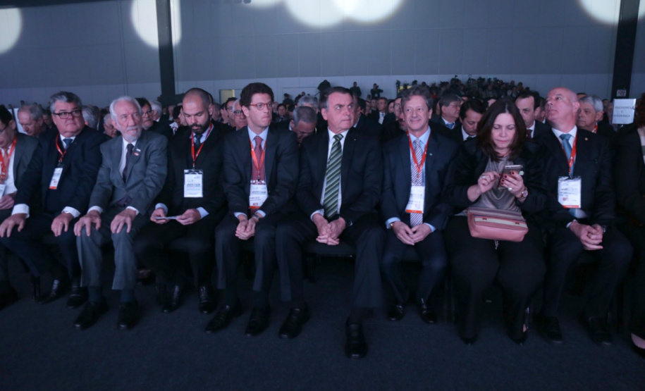 O vice-governador Darci Piana participou nesta terça-feira (8), em São Paulo, da abertura do 29º Congresso e ExpoFenabrave, o maior evento do segmento de distribuição de veículos da América Latina e o segundo maior do mundo. A feira, promovida pela Federação Nacional da Distribuição de Veículos Automotores (Fenabrave), contou com a presença do presidente Jair Bolsonaro. Foto: Divulgação/Vice-governadoria