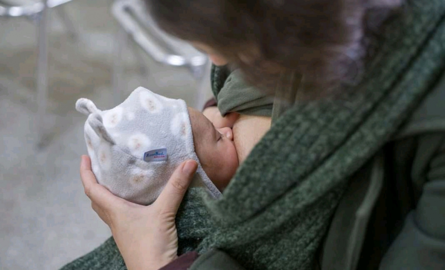 Coordenada pela Secretaria de Estado da Saúde, a agenda do Agosto Dourado no Paraná prevê cerca de 110 atividades em todo o Estado, realizadas em parcerias com as prefeituras, bancos de leite humano e entidades de apoio à saúde da mulher. As ações continuam durante todo o mês com o objetivo de intensificar a promoção, proteção e apoio ao aleitamento materno. Foto: Divulgação SESA/Mamaço Curitiba