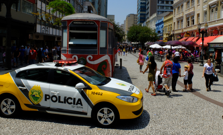 Policiamento movel no calcadao da rua XV,centro.Foto - Antonio Costa/Arquivo/ANPr