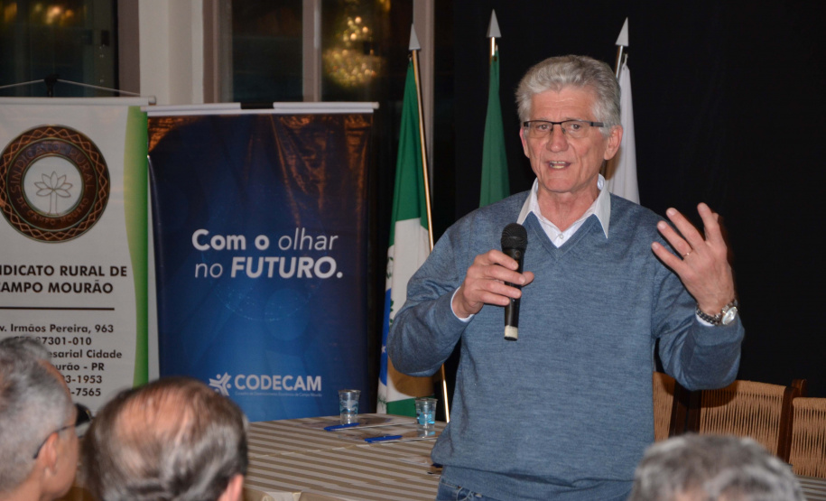 Uma agropecuária com mais tecnologia e inovação a serviço do fornecimento de alimentos em maior quantidade e qualidade para o Brasil e o mundo. Esse foi o tema abordado pelo secretário de Estado da Agricultura e do Abastecimento, Norberto Ortigara, no 1º. Fórum do Agronegócio, Tecnologia e Inovação, promovido pela Câmara Temática do Agronegócio do Conselho de Desenvolvimento Econômico de Campo Mourão, nesta terça-feira (06). Foto: Divulgação/SEAB