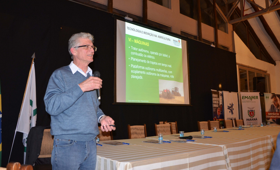 Uma agropecuária com mais tecnologia e inovação a serviço do fornecimento de alimentos em maior quantidade e qualidade para o Brasil e o mundo. Esse foi o tema abordado pelo secretário de Estado da Agricultura e do Abastecimento, Norberto Ortigara, no 1º. Fórum do Agronegócio, Tecnologia e Inovação, promovido pela Câmara Temática do Agronegócio do Conselho de Desenvolvimento Econômico de Campo Mourão, nesta terça-feira (06). Foto: Divulgação/SEAB