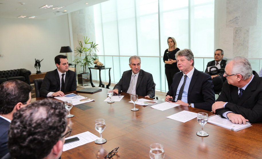 O governador Carlos Massa Ratinho Junior recebeu nesta quarta-feira (7), no Palácio Iguaçu, dirigentes da OnlyStars, que representam grupos empresariais chineses e portugueses no Brasil.  Curitiba, 05/08/2019 -Foto: Geraldo Bubniak/ANPr