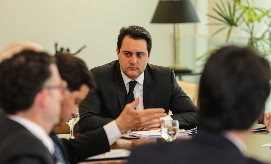 O governador Carlos Massa Ratinho Junior recebeu nesta quarta-feira (7), no Palácio Iguaçu, dirigentes da OnlyStars, que representam grupos empresariais chineses e portugueses no Brasil.  Curitiba, 05/08/2019 -Foto: Geraldo Bubniak/ANPr