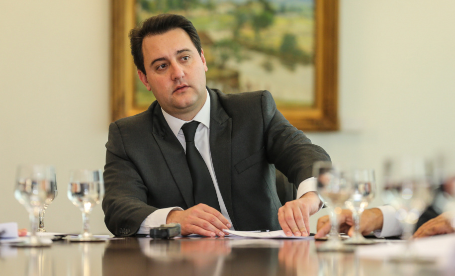 O governador Carlos Massa Ratinho Junior recebeu nesta quarta-feira (7), no Palácio Iguaçu, dirigentes da OnlyStars, que representam grupos empresariais chineses e portugueses no Brasil.    Curitiba, 05/08/2019 -Foto: Geraldo Bubniak/ANPr