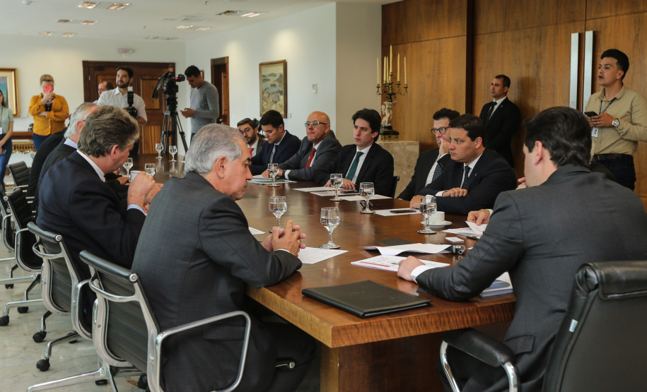 O governador Carlos Massa Ratinho Junior recebeu nesta quarta-feira (7), no Palácio Iguaçu, dirigentes da OnlyStars, que representam grupos empresariais chineses e portugueses no Brasil.    Curitiba, 05/08/2019 -Foto: Geraldo Bubniak/ANPr