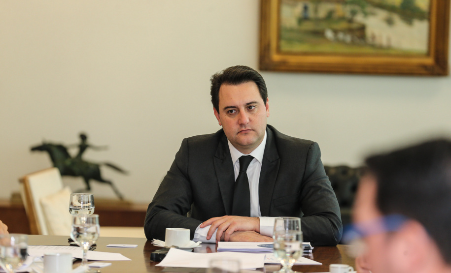 O governador Carlos Massa Ratinho Junior recebeu nesta quarta-feira (7), no Palácio Iguaçu, dirigentes da OnlyStars, que representam grupos empresariais chineses e portugueses no Brasil.   Curitiba, 05/08/2019 -Foto: Geraldo Bubniak/ANPr