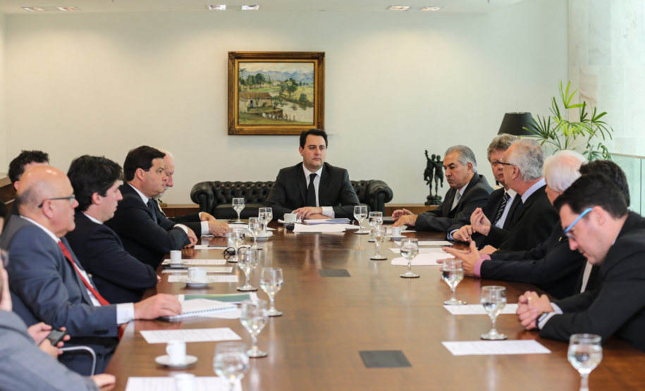 O governador Carlos Massa Ratinho Junior recebeu nesta quarta-feira (7), no Palácio Iguaçu, dirigentes da OnlyStars, que representam grupos empresariais chineses e portugueses no Brasil.    Curitiba, 05/08/2019 -Foto: Geraldo Bubniak/ANPr